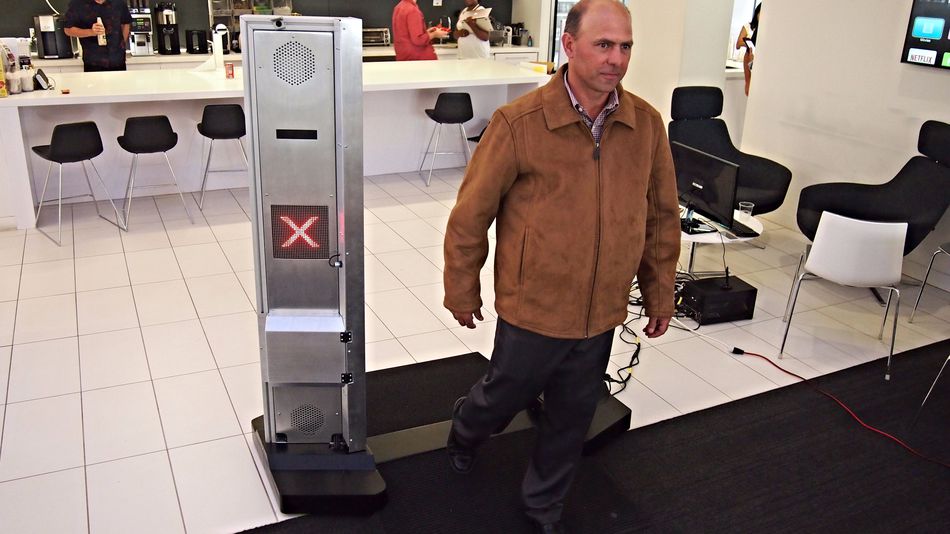 Nova AI, financiada por Bill Gates, alimenta scanners corporais "Evolv", com vontade própria de "inspecionar" americanos em espaços públicos