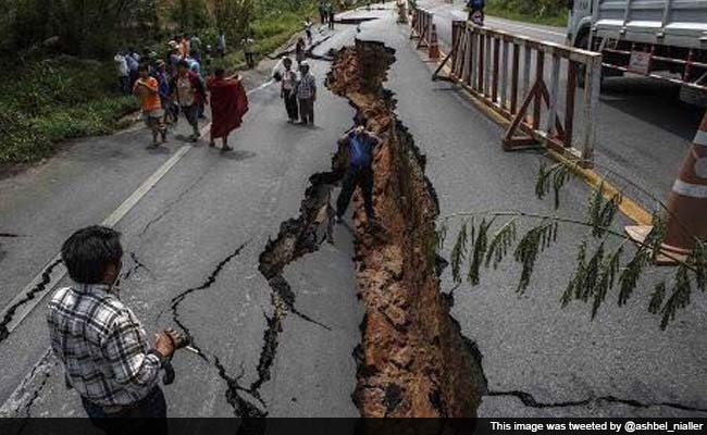 nepal-quake-broken-road_650x400_41429949851