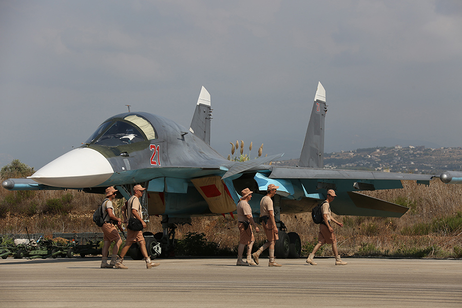 Russian_Sukhoi_Su-34_at_Latakia_(1)