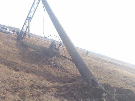 One-of-the-electricity-pylons-servicing-Crimea-sabotaged-on-Nov-20-2015-TV-Rezda-image-on-Twitter