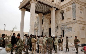 Forces loyal to Syria's President Bashar al-Assad gather at a palace complex on the western edge of Palmyra in this picture provided by SANA on March 24, 2016. REUTERS/SANA/Handout via Reuters ATTENTION EDITORS - THIS PICTURE WAS PROVIDED BY A THIRD PARTY. REUTERS IS UNABLE TO INDEPENDENTLY VERIFY THE AUTHENTICITY, CONTENT, LOCATION OR DATE OF THIS IMAGE. FOR EDITORIAL USE ONLY. NOT FOR SALE FOR MARKETING OR ADVERTISING CAMPAIGNS. THIS PICTURE IS DISTRIBUTED EXACTLY AS RECEIVED BY REUTERS, AS A SERVICE TO CLIENTS